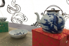 Les porcelaines bleues de Chine trônent sur leur piédestal...